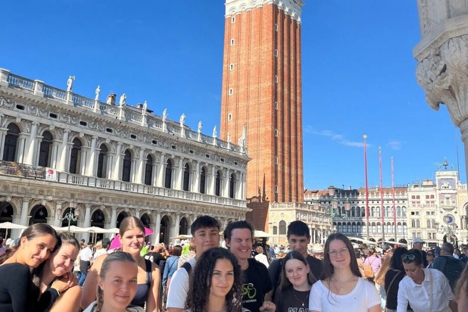 Maturanti na Markovem trgu v Benetkah
